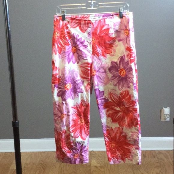 10 Real Clothes white floral stretch Capri pants - Picture 6 of 14